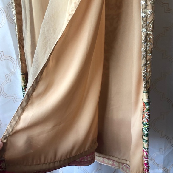 Paskistan Wedding Dress and Dupatta - Picture 7 of 8